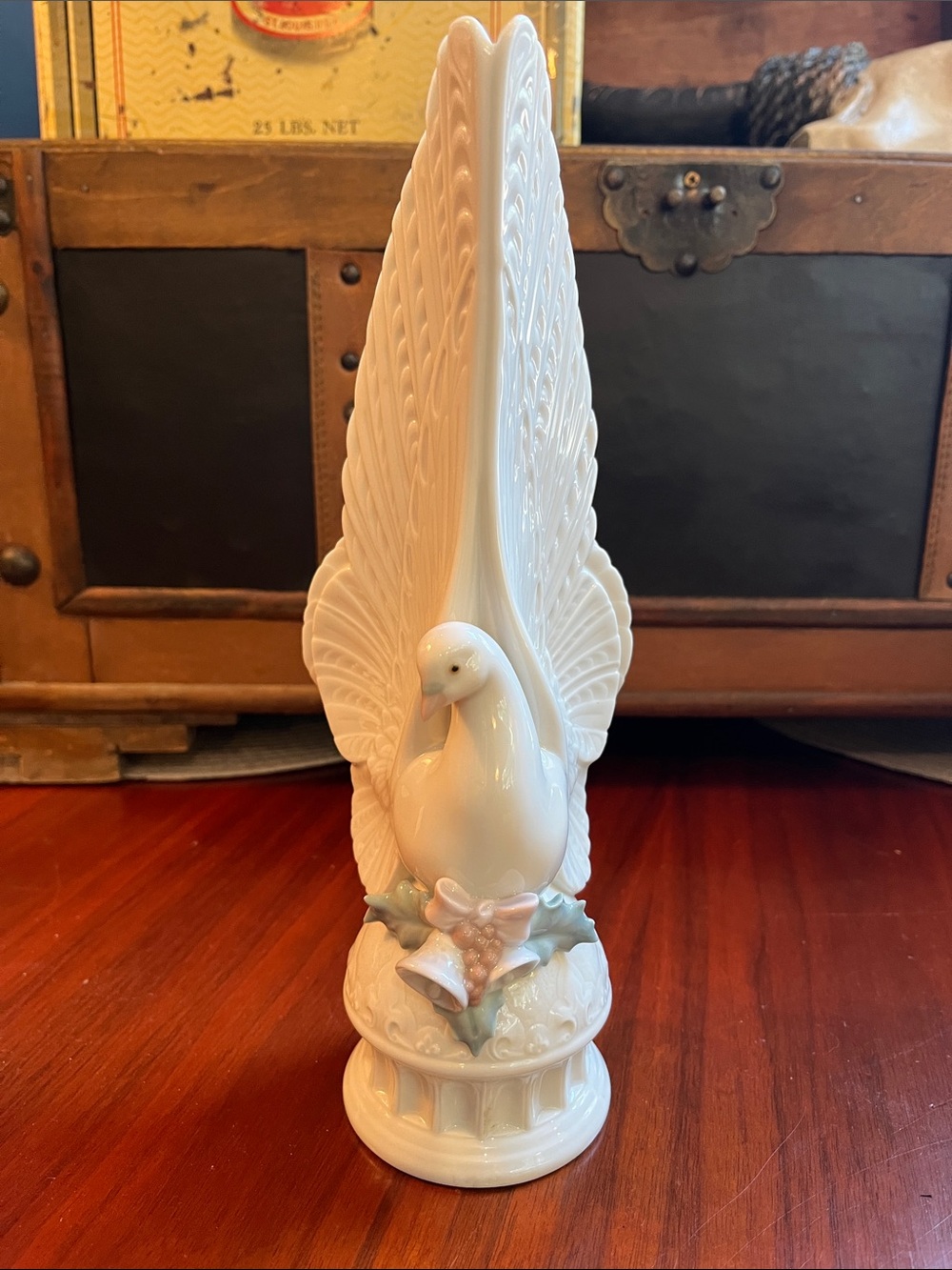 Lladró "Message of Peace" porcelain figurine/tree topper